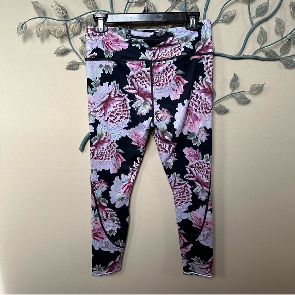 Athleta Run Free Pink Black Floral 7/8 Leggings Running Yoga Sz M - Picture 8 of 8